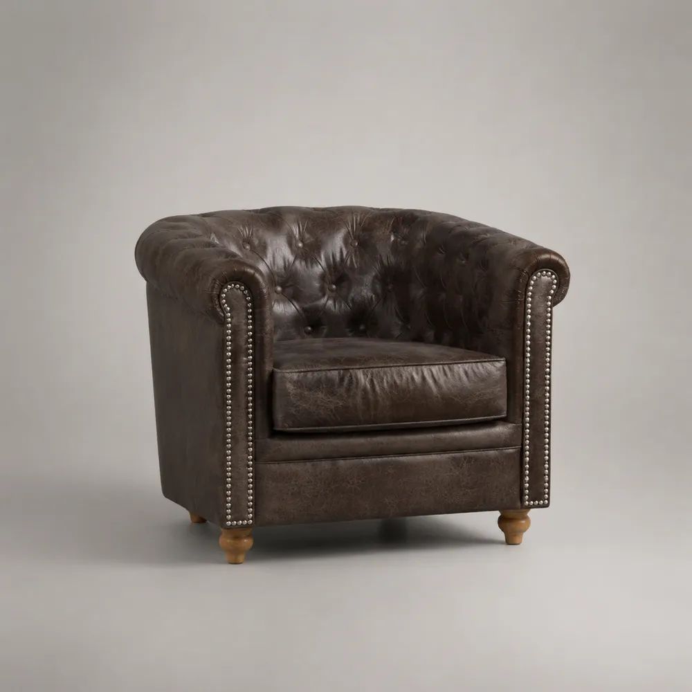 Poltrona imbottita in pelle PU marrone scuro con schienale capitonné e braccioli arrotondati, 105 x 90 x 78 cm